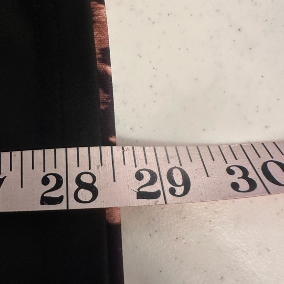 Flattering Women’s Animal Print Top. Size Small - Picture 5 of 5